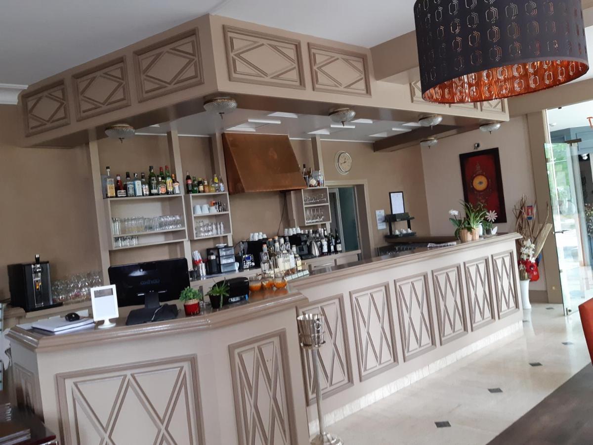 Logis Hotel Restaurant Le Parc サルブリ エクステリア 写真