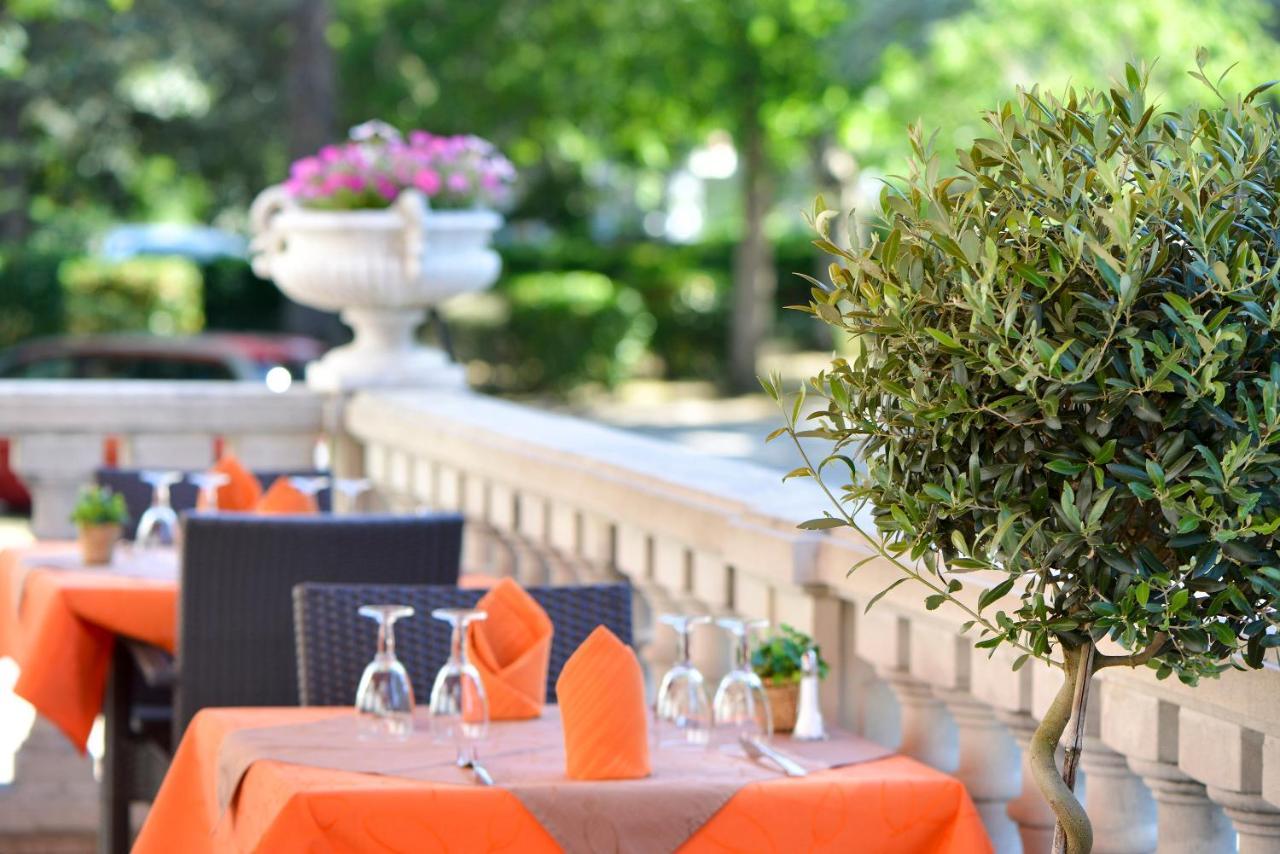Logis Hotel Restaurant Le Parc サルブリ エクステリア 写真